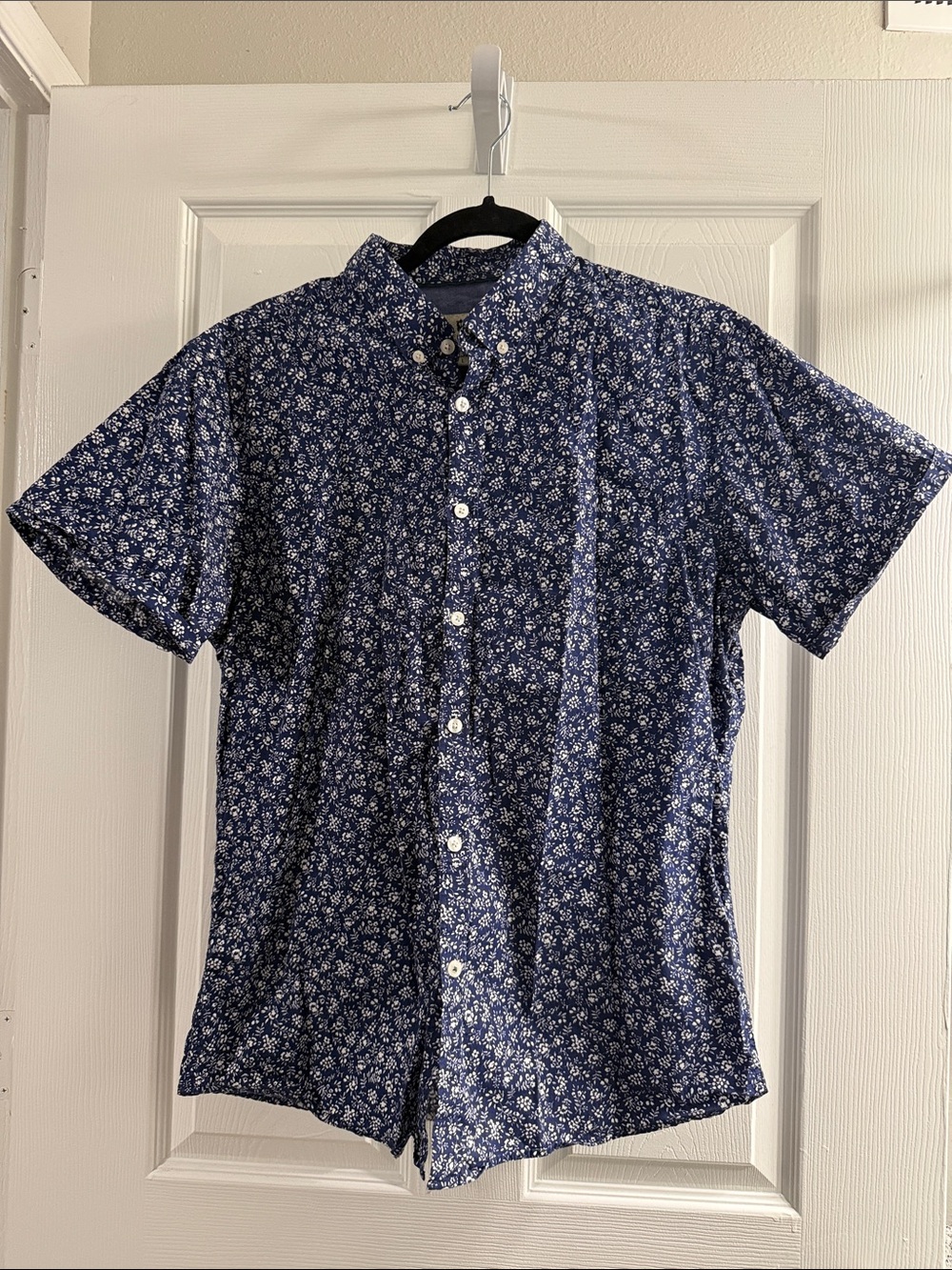 Men's Navy Floral Short-Sleeve Button-Down Shirt